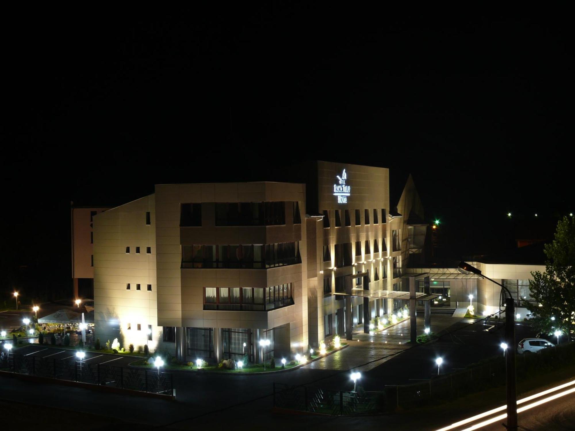Black Tulip Hotel Dej Ngoại thất bức ảnh