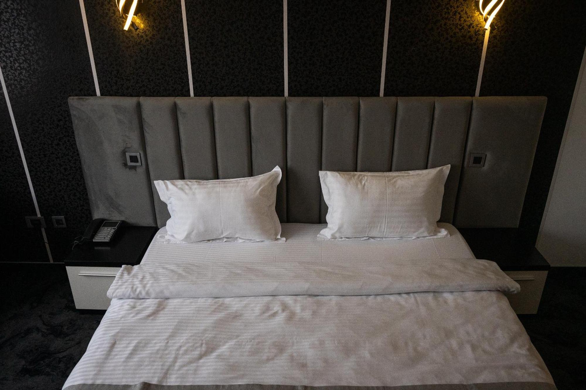 Black Tulip Hotel Dej Ngoại thất bức ảnh