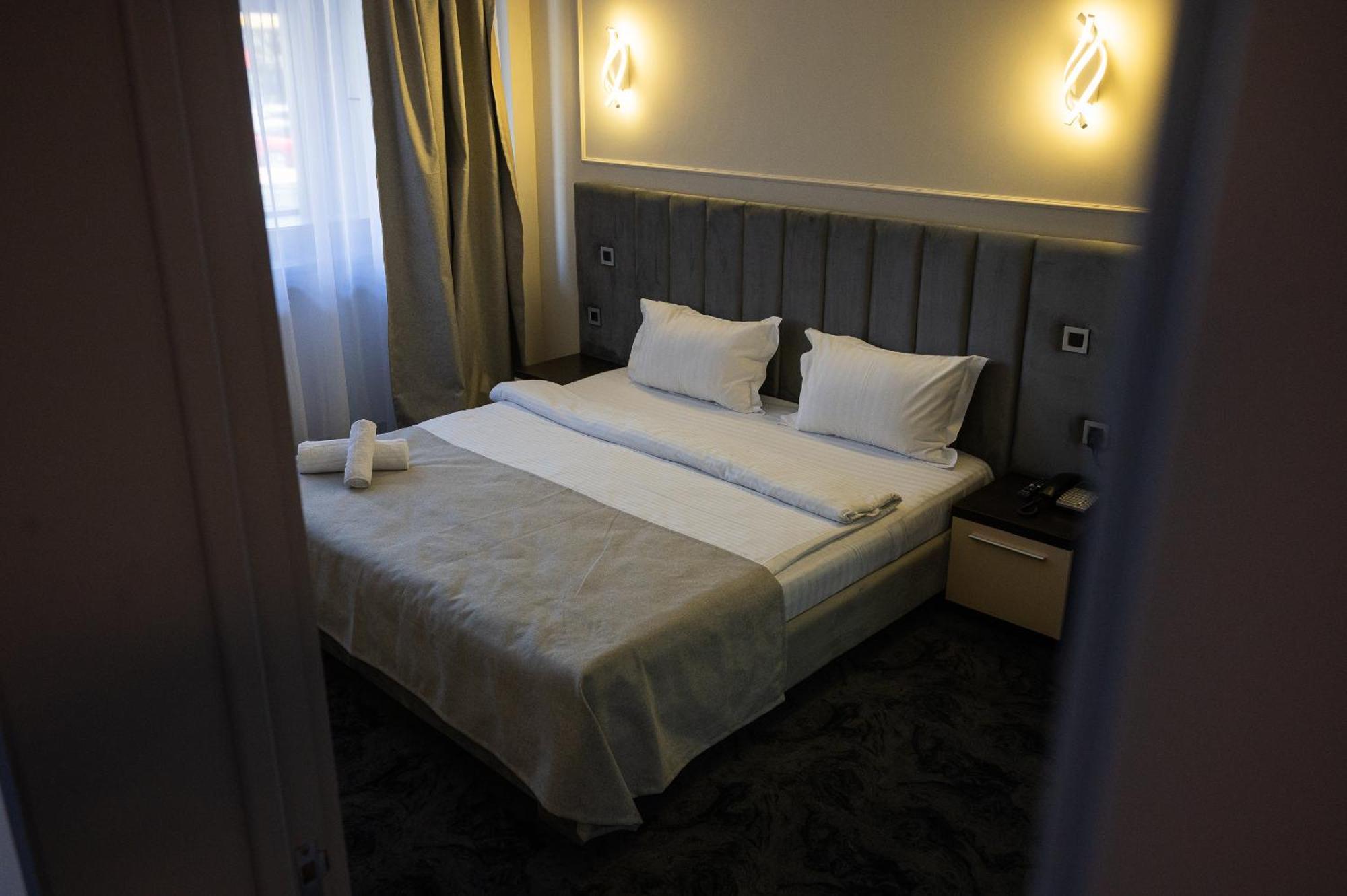 Black Tulip Hotel Dej Ngoại thất bức ảnh