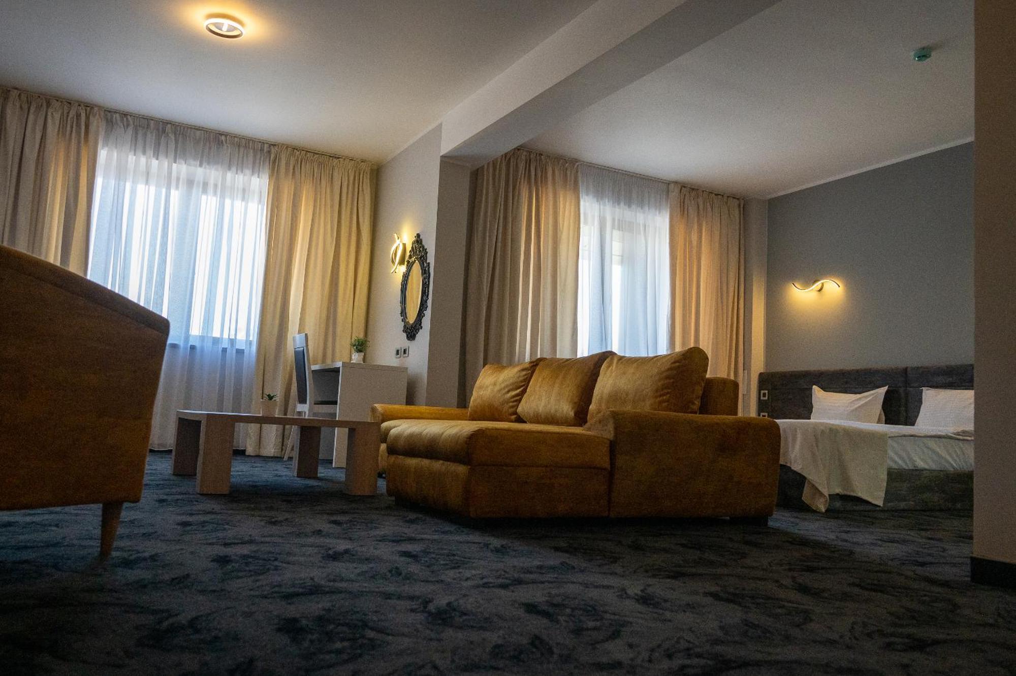 Black Tulip Hotel Dej Ngoại thất bức ảnh