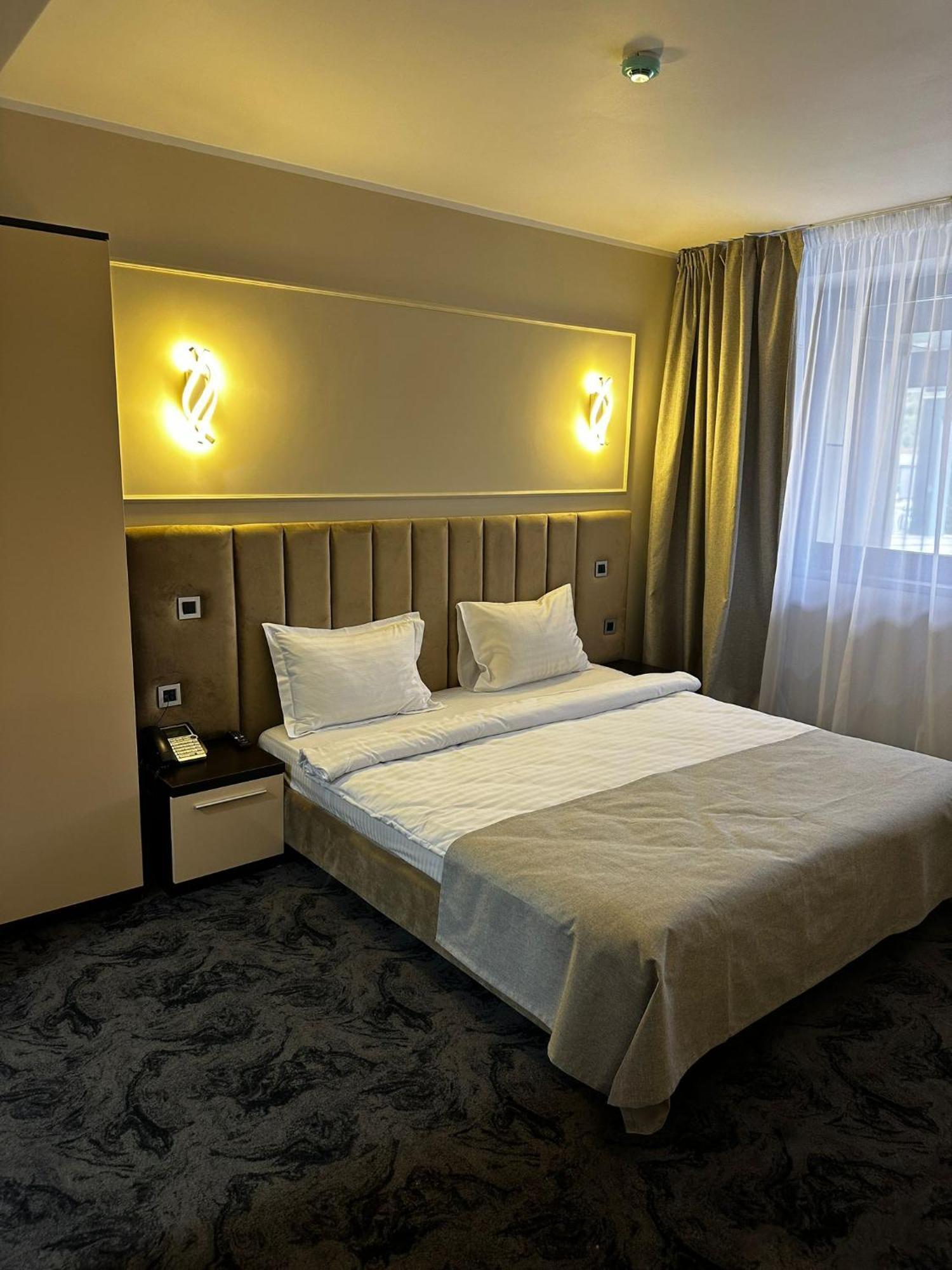 Black Tulip Hotel Dej Ngoại thất bức ảnh