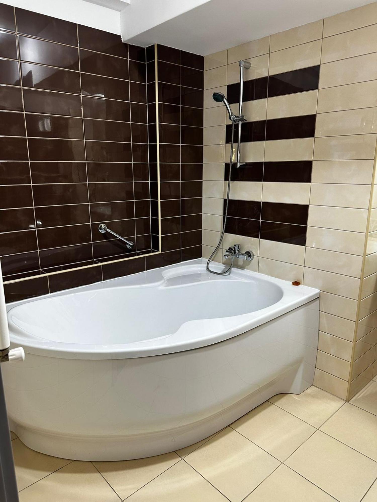 Black Tulip Hotel Dej Ngoại thất bức ảnh