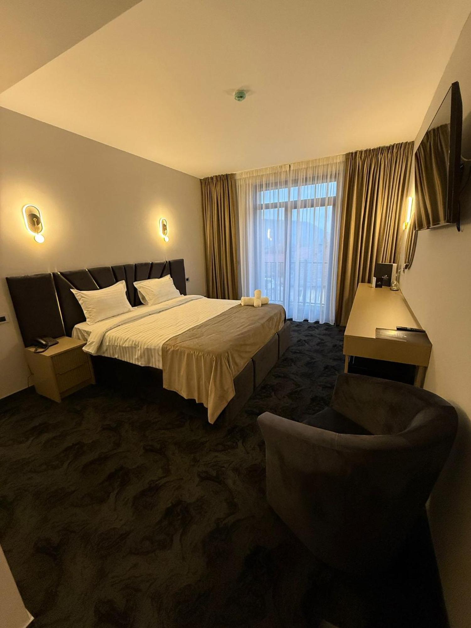 Black Tulip Hotel Dej Ngoại thất bức ảnh
