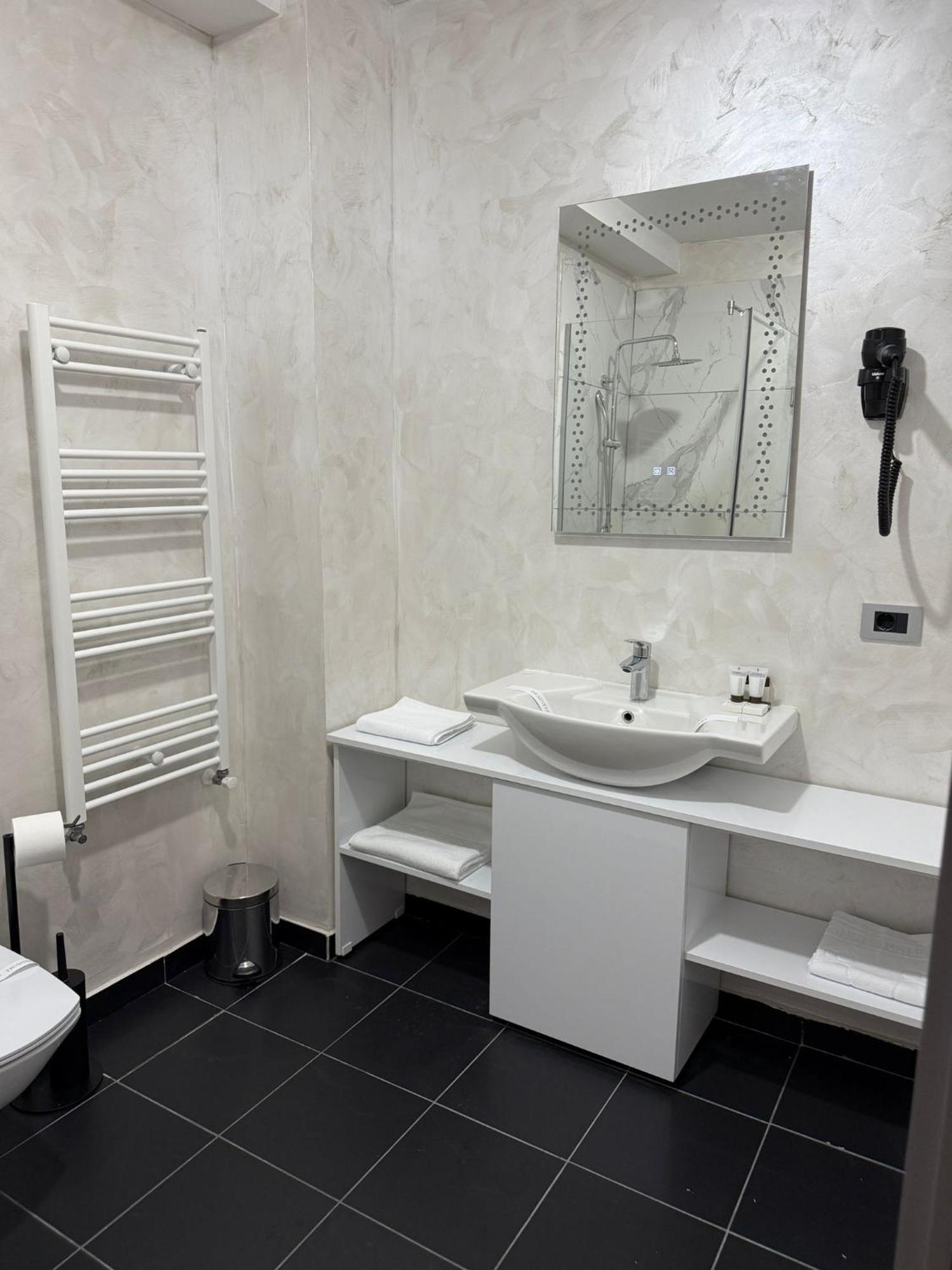 Black Tulip Hotel Dej Ngoại thất bức ảnh