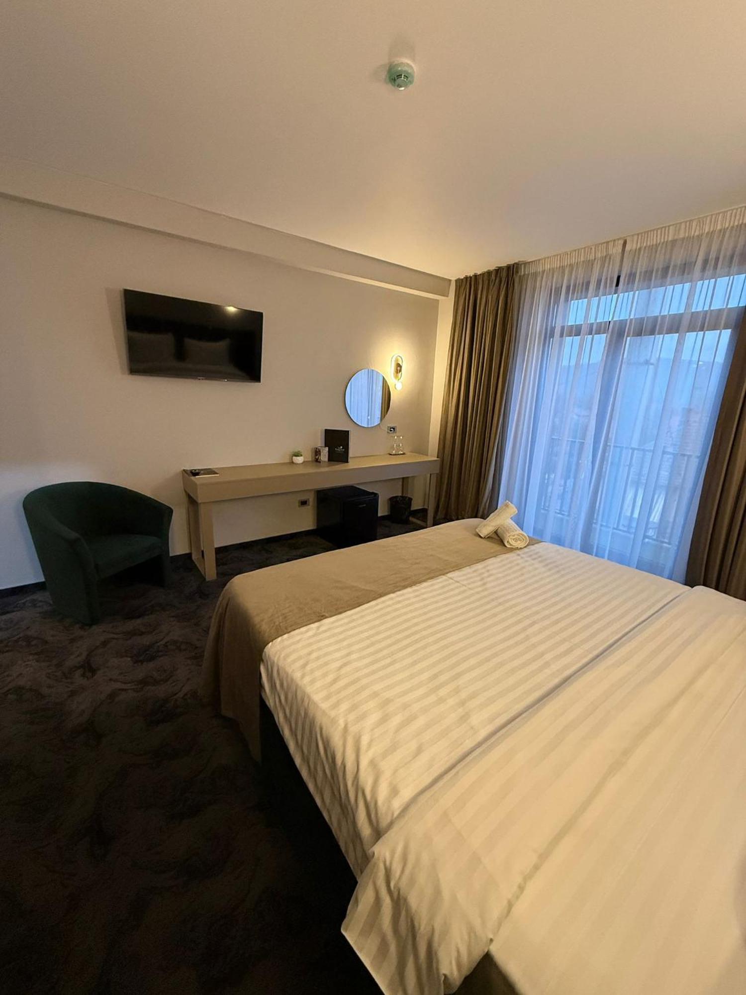 Black Tulip Hotel Dej Ngoại thất bức ảnh