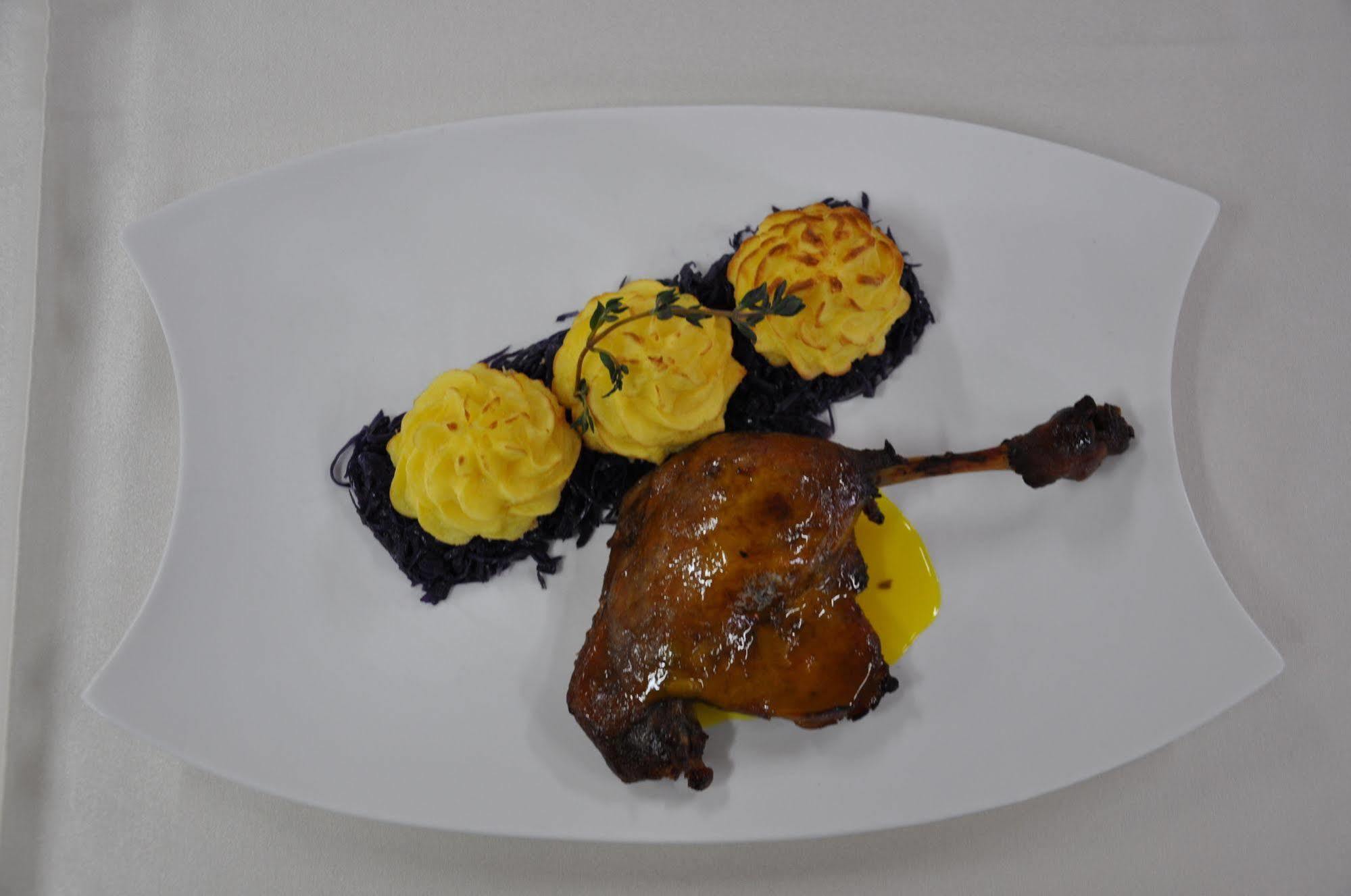 Black Tulip Hotel Dej Ngoại thất bức ảnh