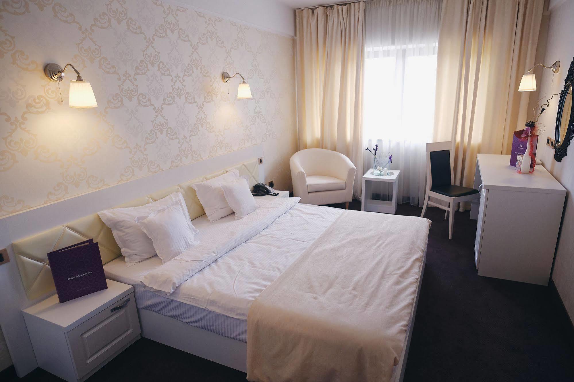 Black Tulip Hotel Dej Ngoại thất bức ảnh