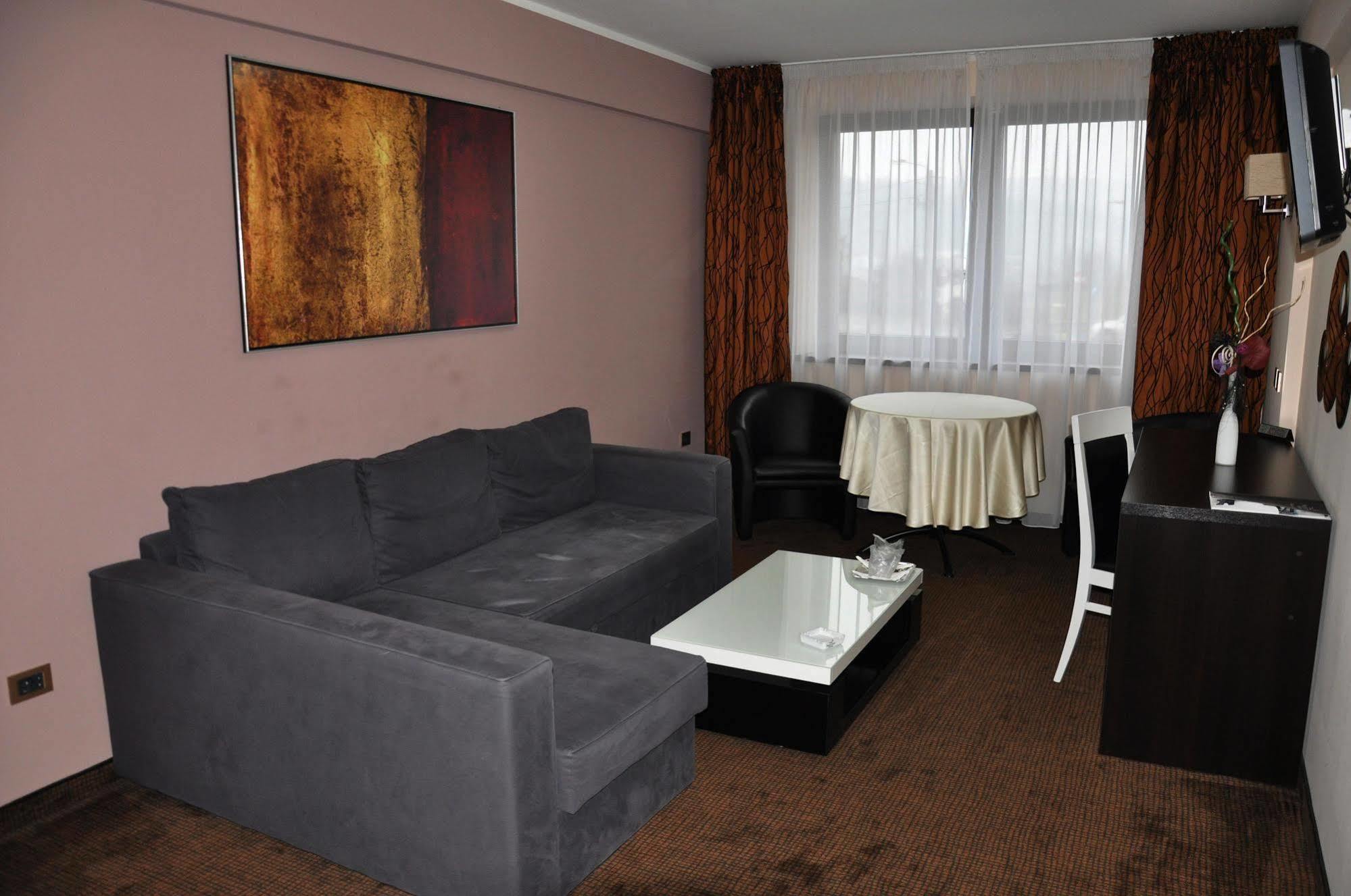 Black Tulip Hotel Dej Ngoại thất bức ảnh